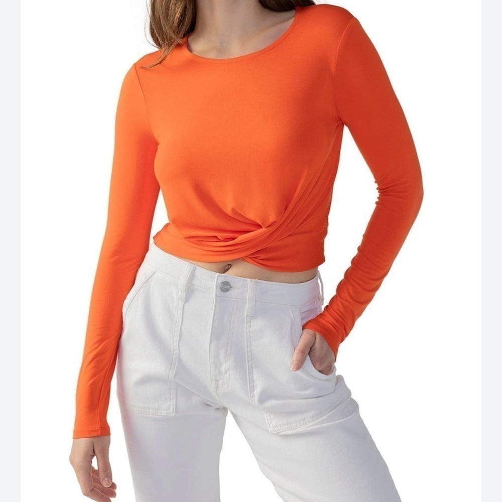 Laundry by Shelley Segal size M, long sleeve T-shirt, cropped knotted peach